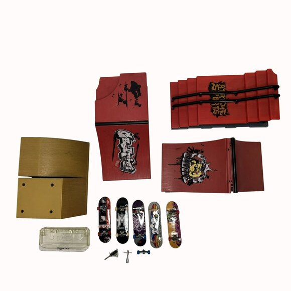 Tech Deck Fingerboard Skatepark Set With Ramps & Accessories - Picture 2 of 5